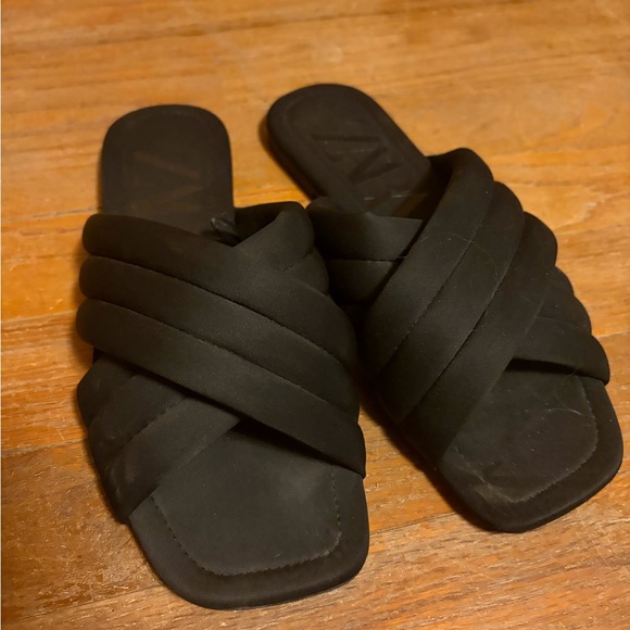 Zara Women's Elegant Black Sandals - Picture 3 of 3
